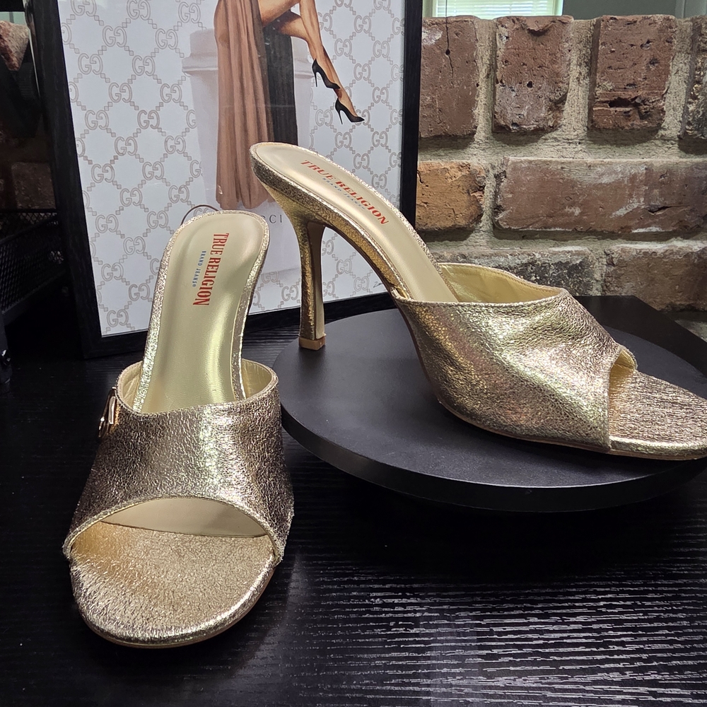 True Religion Gold Women's Heeled Sandals - Picture 5 of 7